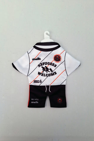 Refugees Welcome Jersey Car Kit